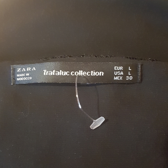 Black lace halter top, open back - Picture 4 of 5